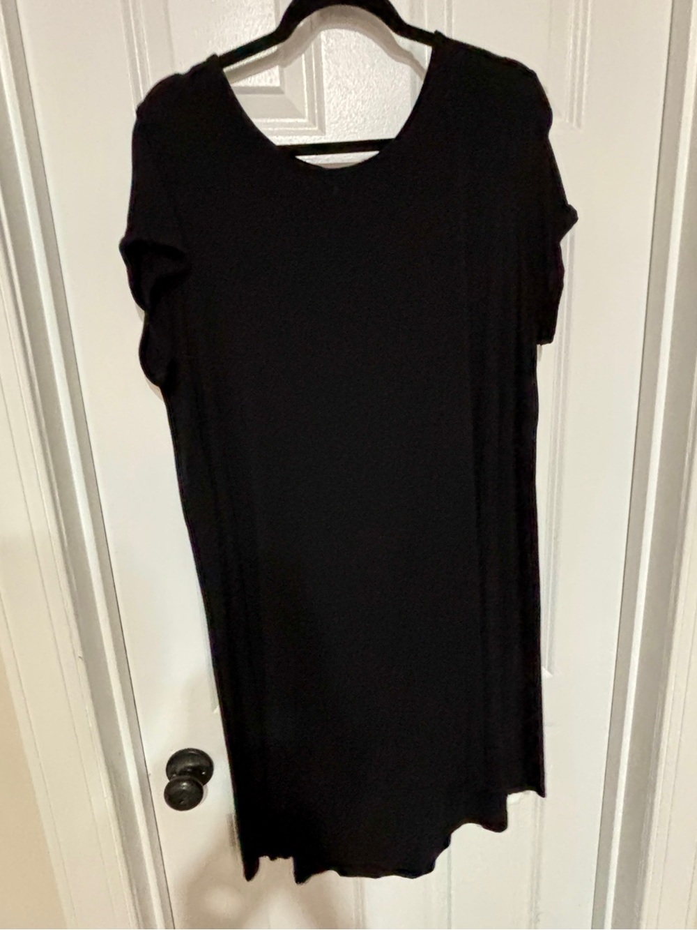 Classic Black Midi Shift Dress with Short Sleeves